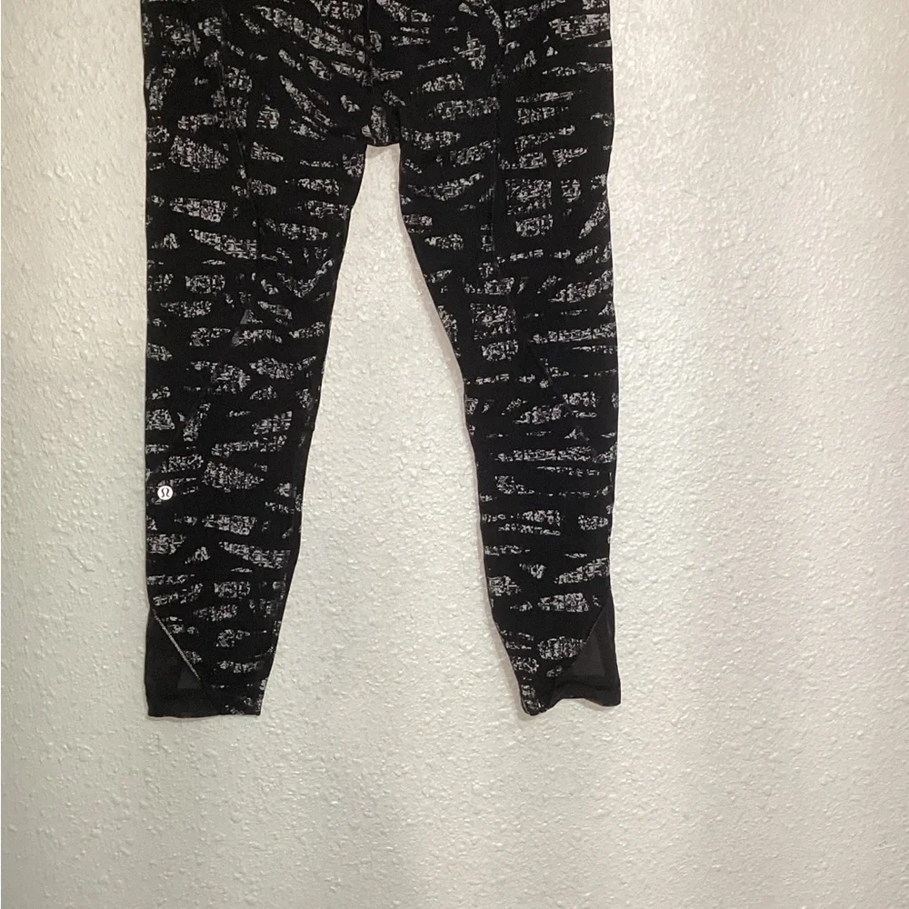 lululemon inspire animal swirl embossed leggings size 10